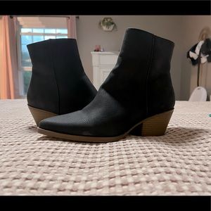 Maurice’s Boots. Worn 1 time